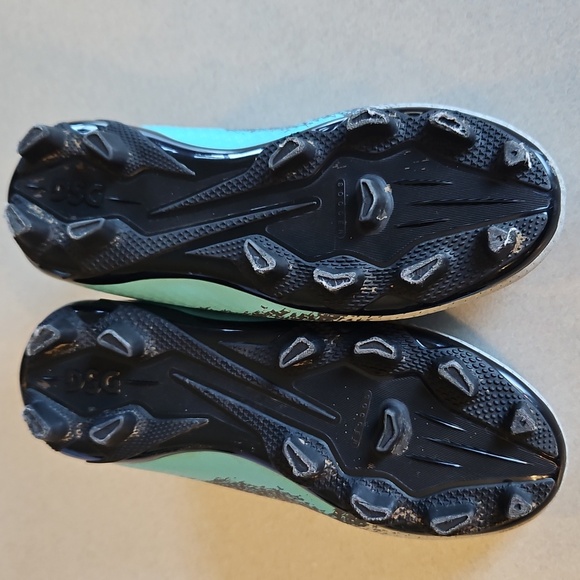 DSG Soccer Cleats - Picture 9 of 12